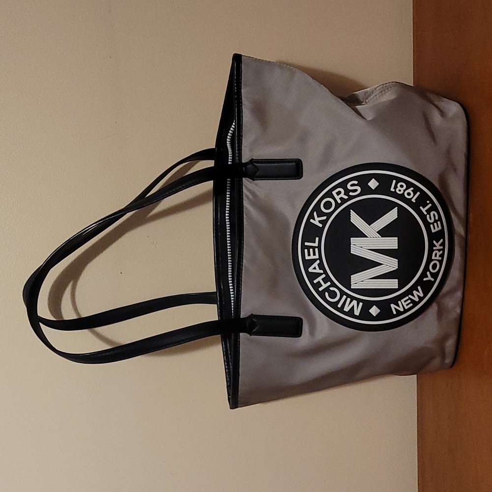 EUC Michael Kors purse